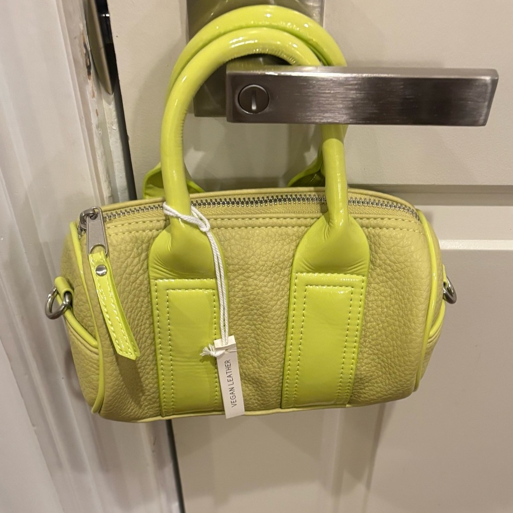 NWT 
URBAN OUTFITTERS LIZZIE PISTACHIO GREEN MINI BARREL DUFFLE CROSSBODY BAG - Picture 5 of 12